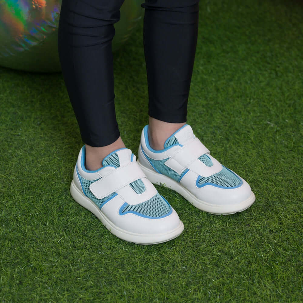 Avery Extra Lightweight Kids Sneakers - Image 5
